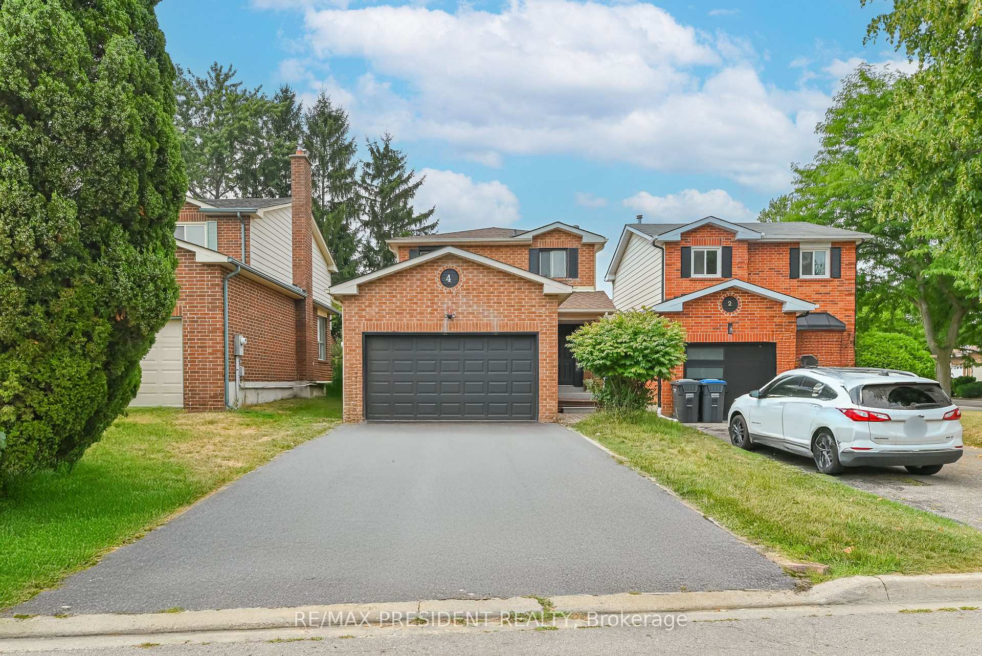 Front of 4 Lawnview Court
