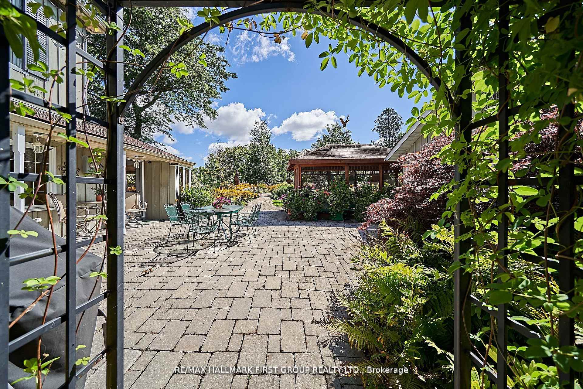 Photo 28 of 1733 Dufferin Street, Whitby, Port Whitby — HOMEH