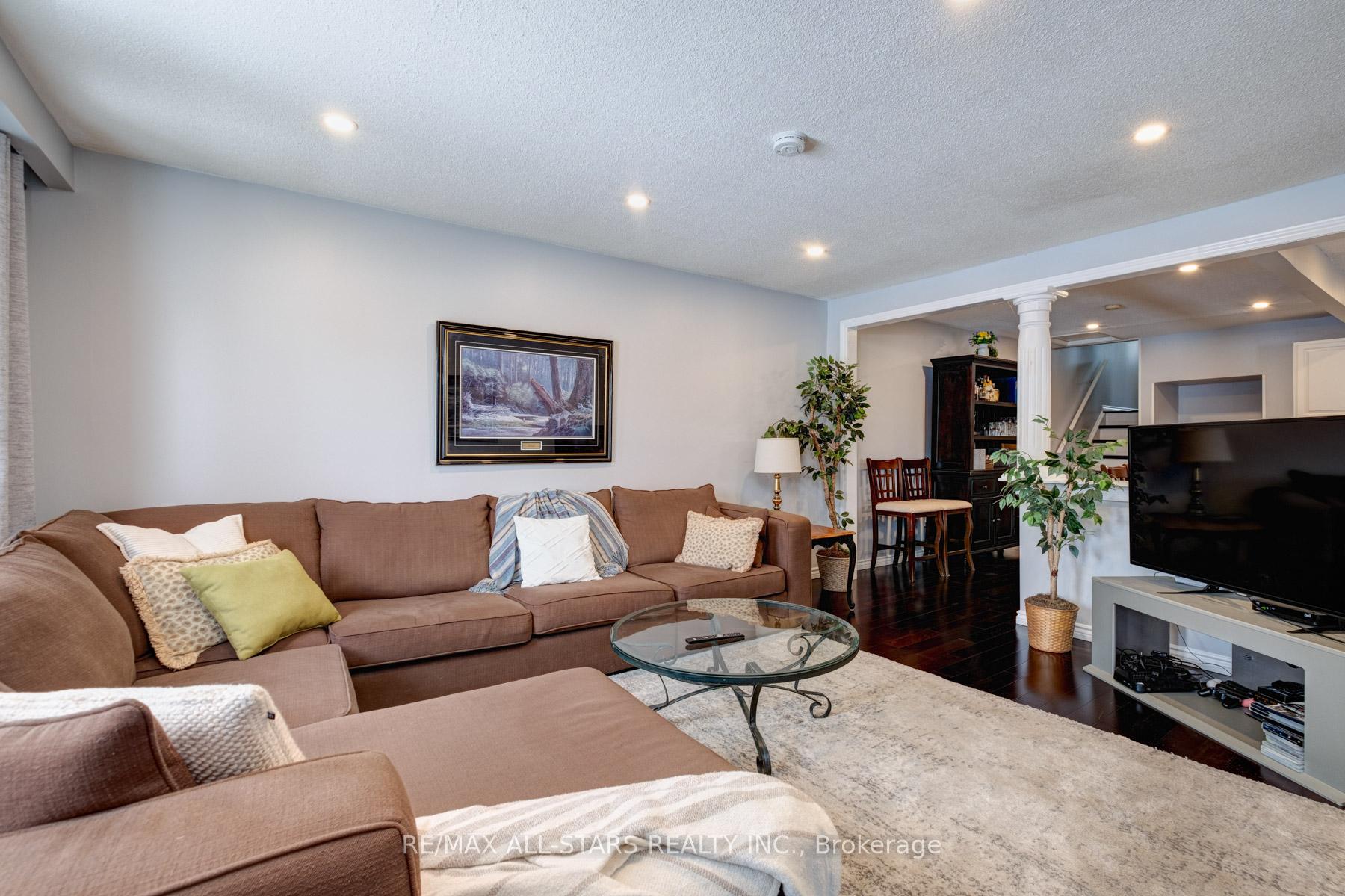 Photo 7 of 111 Tecumseh Avenue, Oshawa, Centennial — HOMEH