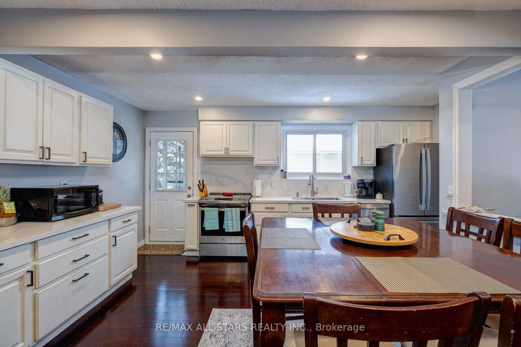 Photo 10 of 111 Tecumseh Avenue, Oshawa, Centennial — HOMEH