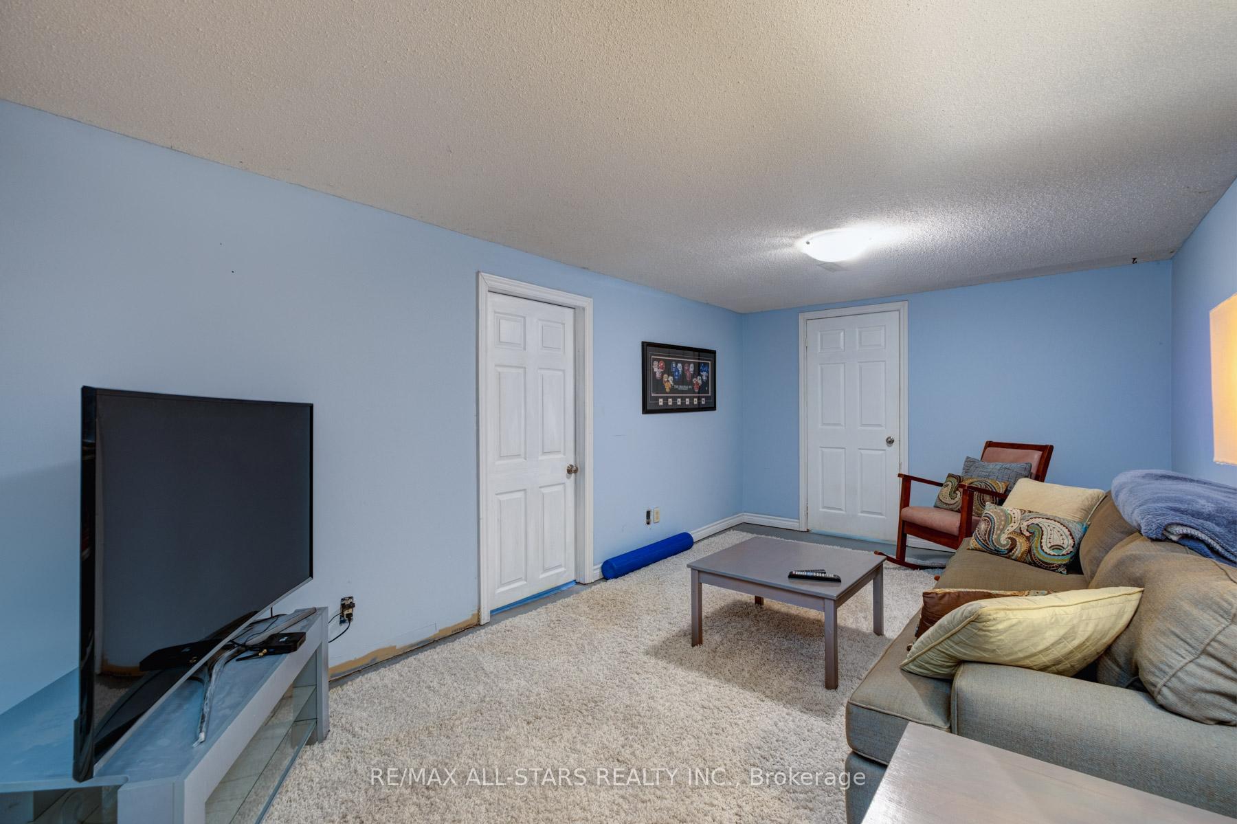 Photo 18 of 111 Tecumseh Avenue, Oshawa, Centennial — HOMEH