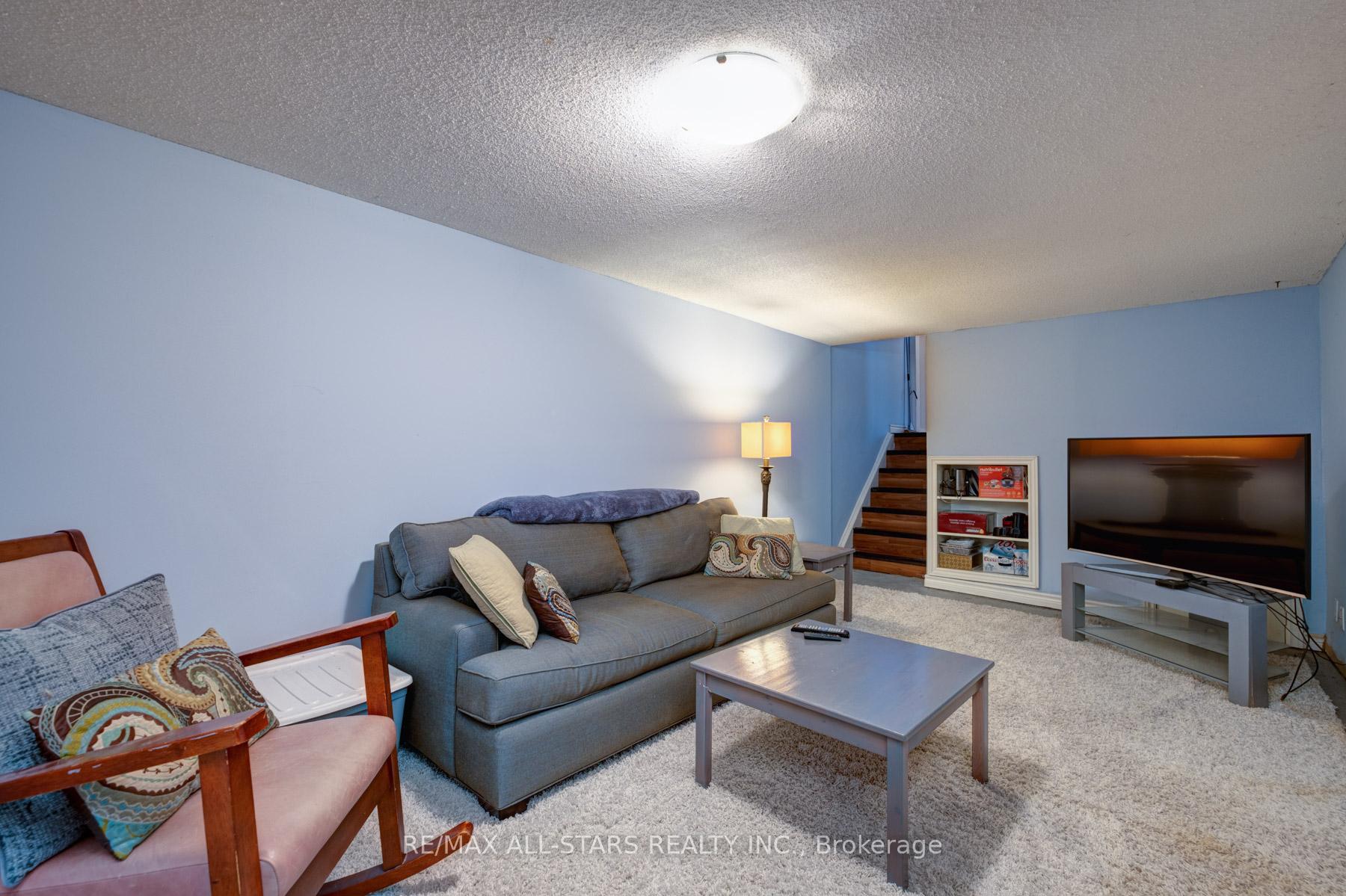 Photo 19 of 111 Tecumseh Avenue, Oshawa, Centennial — HOMEH