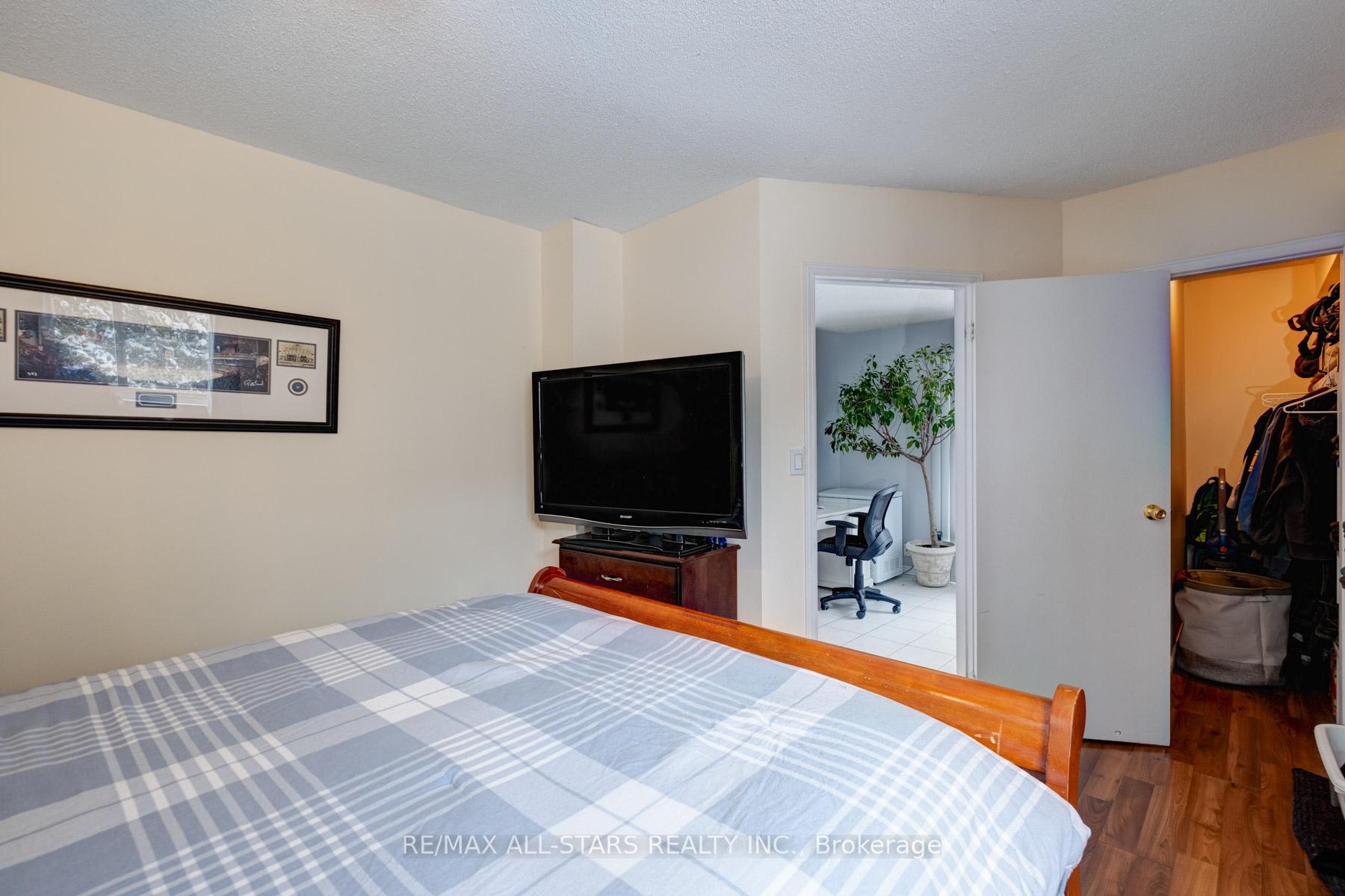 Photo 22 of 111 Tecumseh Avenue, Oshawa, Centennial — HOMEH