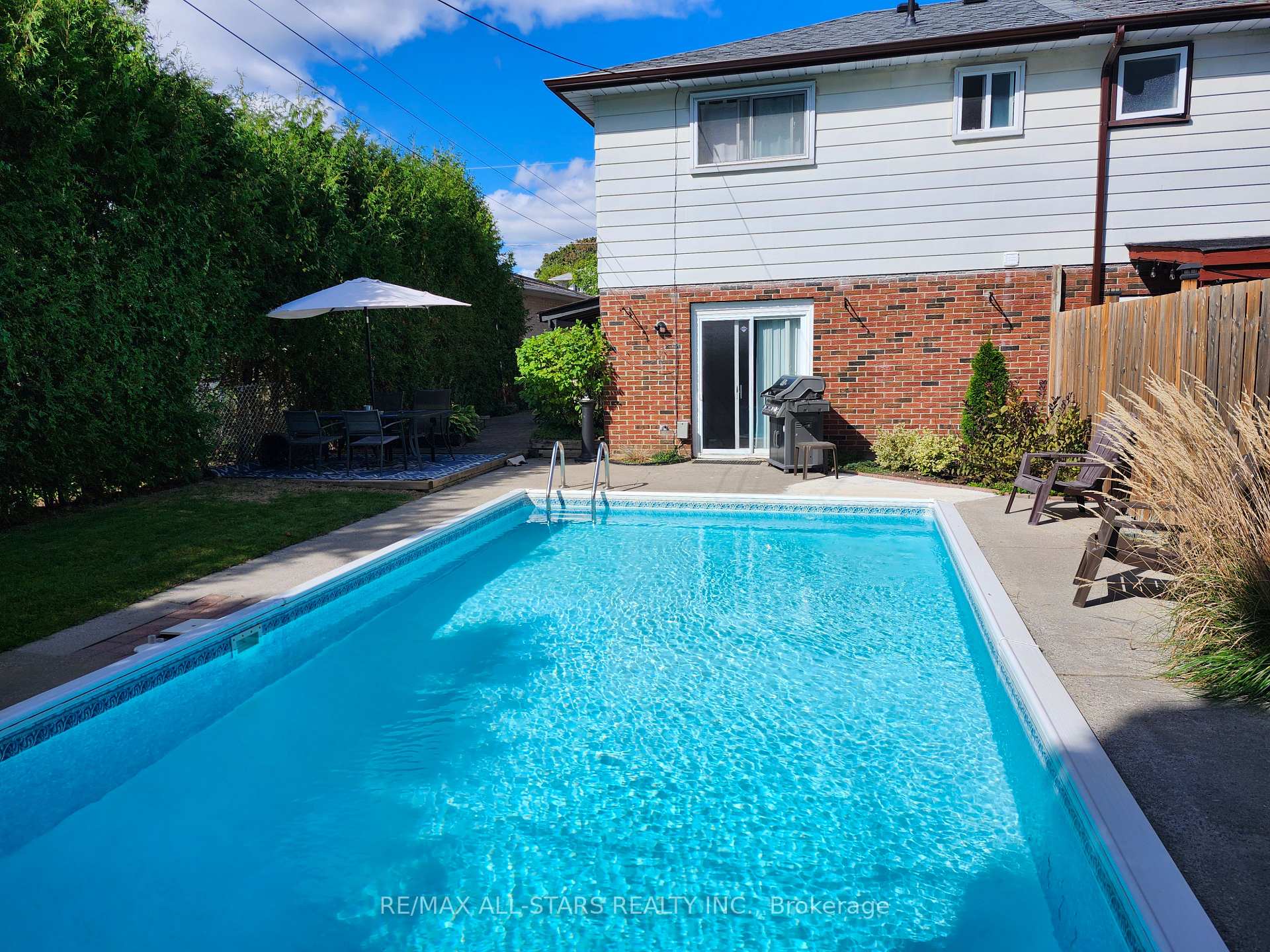 Photo 26 of 111 Tecumseh Avenue, Oshawa, Centennial — HOMEH