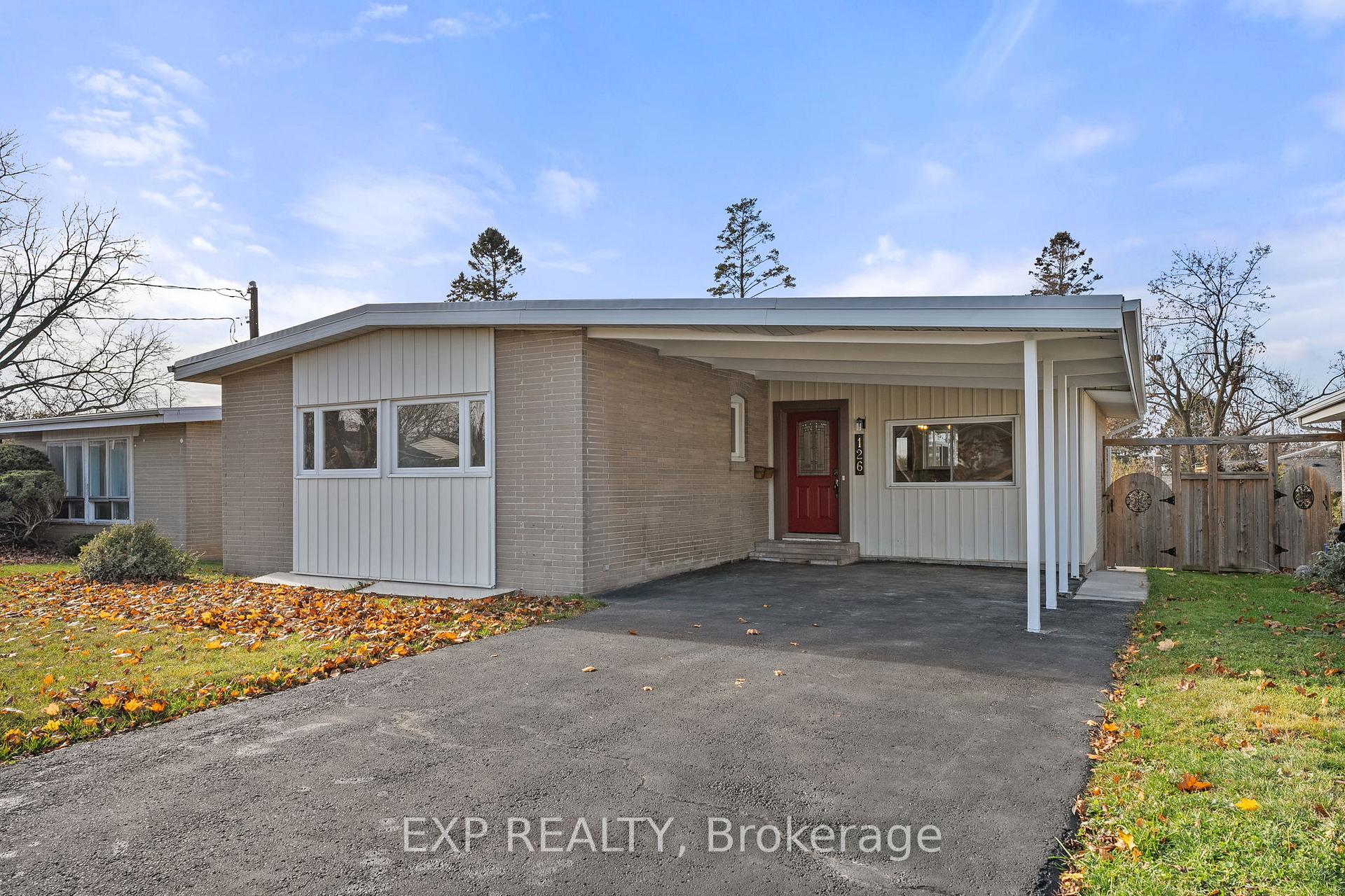 Photo 2 of 126 Hillcrest Drive, Whitby, Downtown Whitby — HOMEH