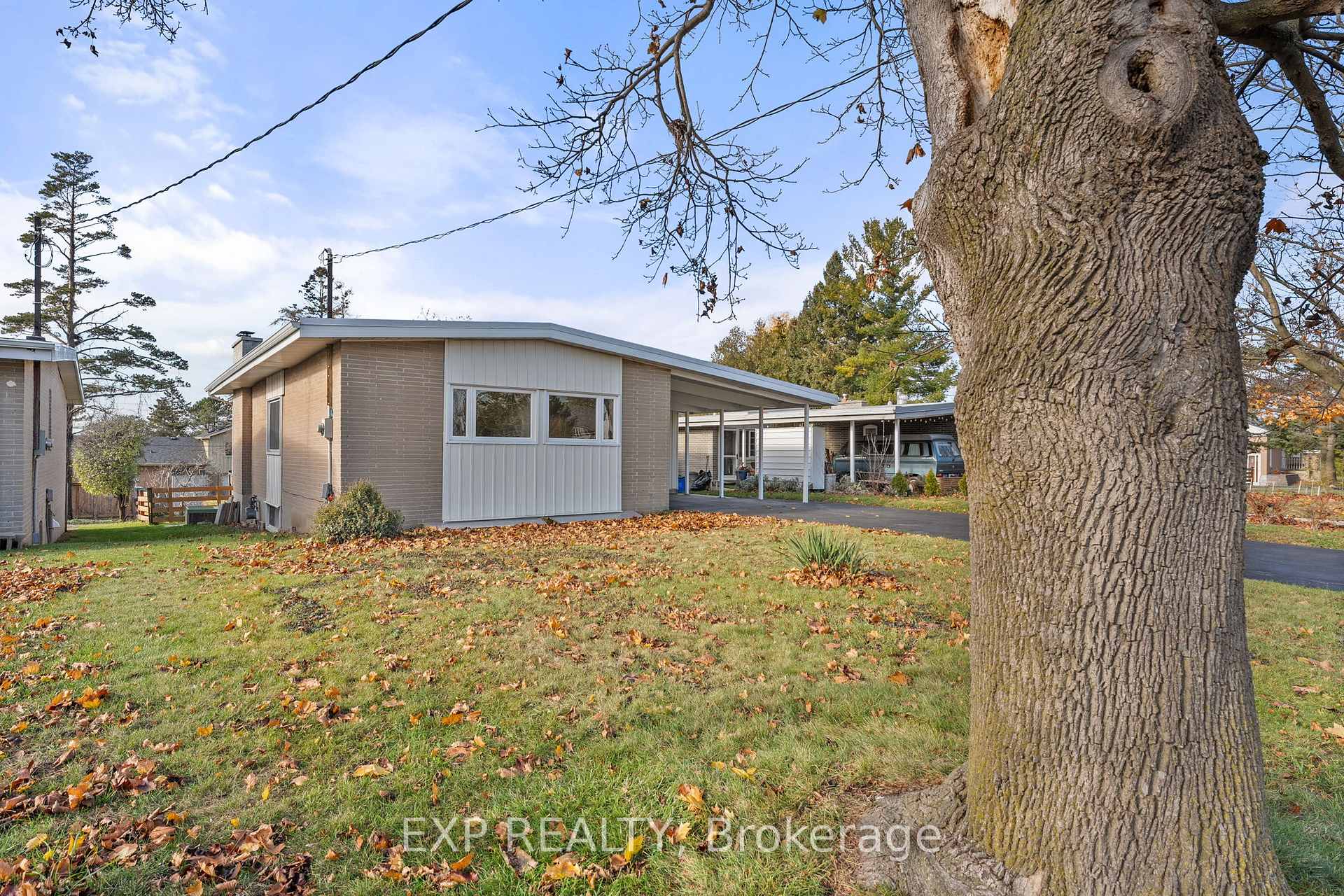 Photo 3 of 126 Hillcrest Drive, Whitby, Downtown Whitby — HOMEH