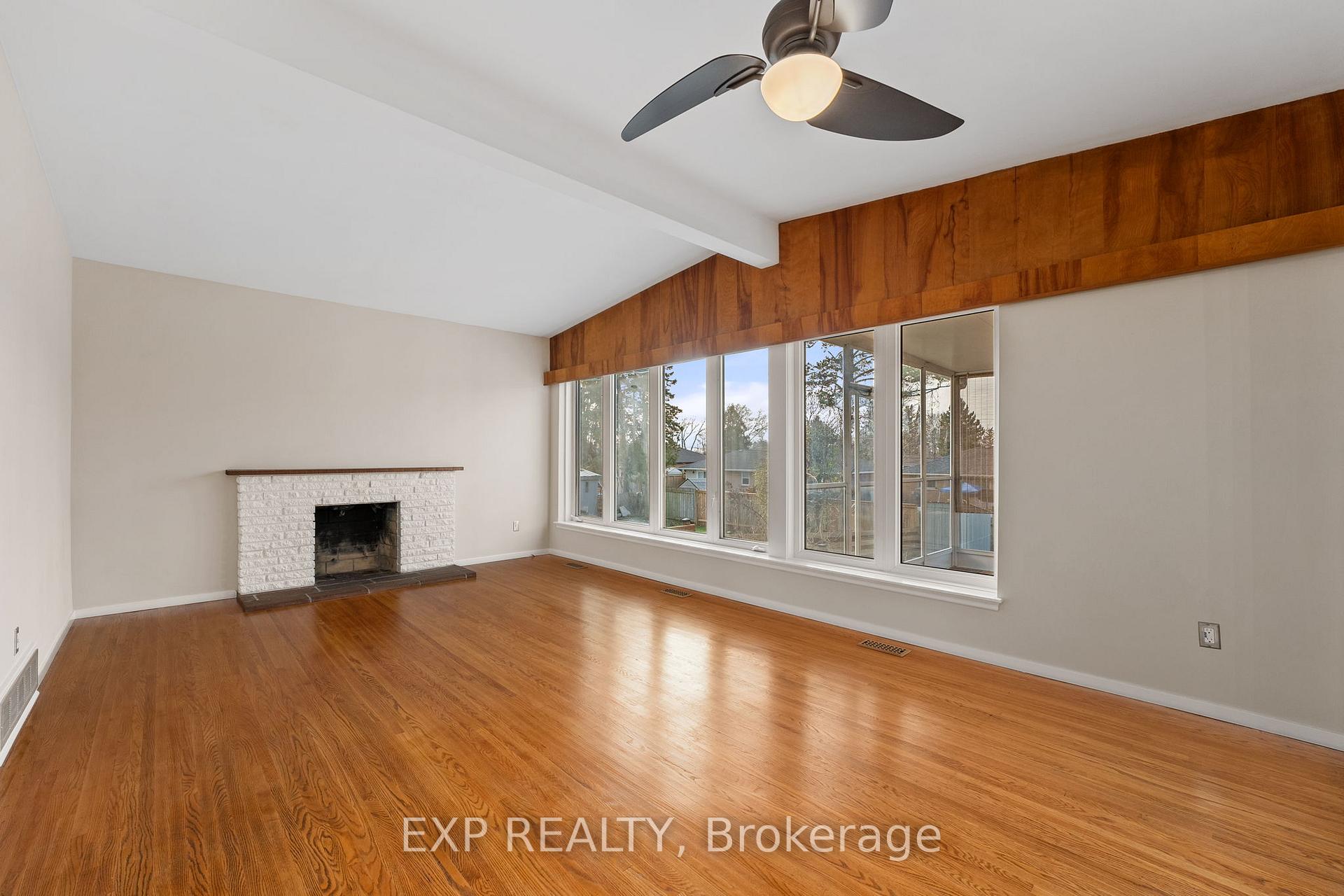 Photo 6 of 126 Hillcrest Drive, Whitby, Downtown Whitby — HOMEH