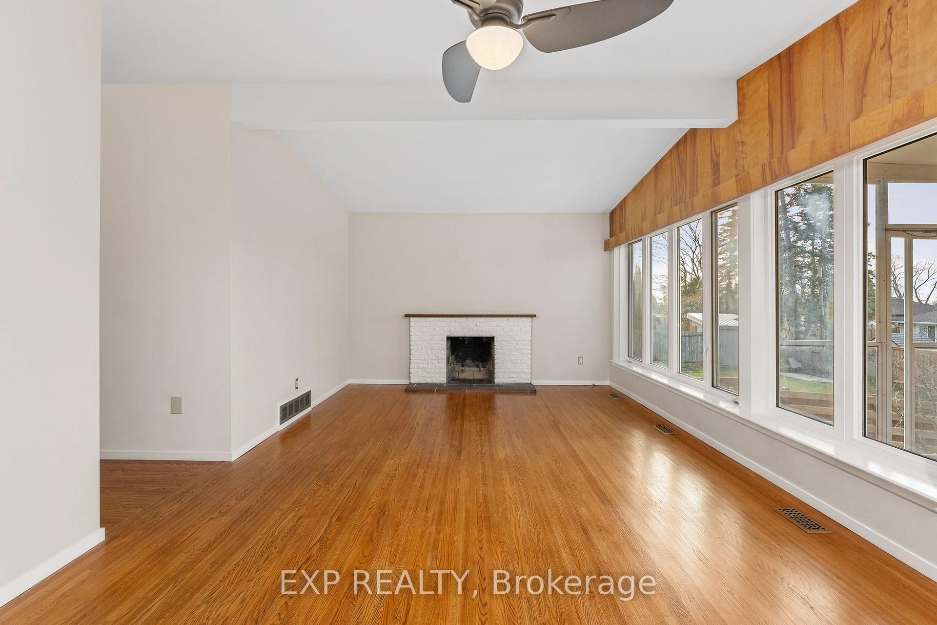 Photo 7 of 126 Hillcrest Drive, Whitby, Downtown Whitby — HOMEH