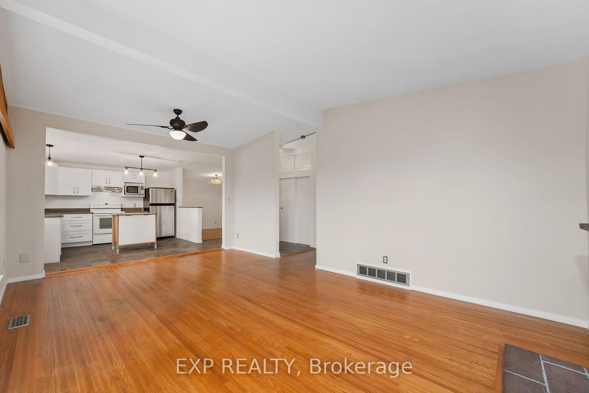 Photo 8 of 126 Hillcrest Drive, Whitby, Downtown Whitby — HOMEH