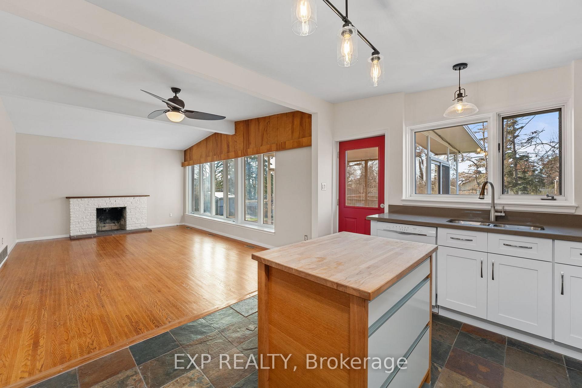 Photo 9 of 126 Hillcrest Drive, Whitby, Downtown Whitby — HOMEH