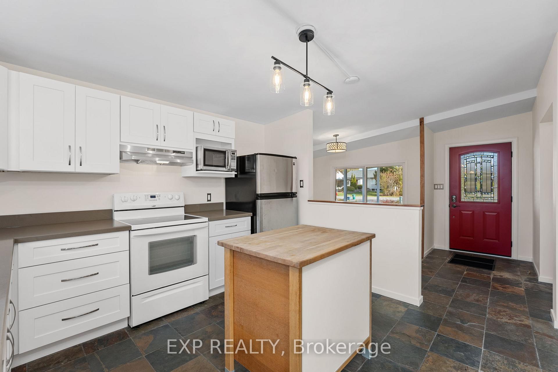 Photo 12 of 126 Hillcrest Drive, Whitby, Downtown Whitby — HOMEH