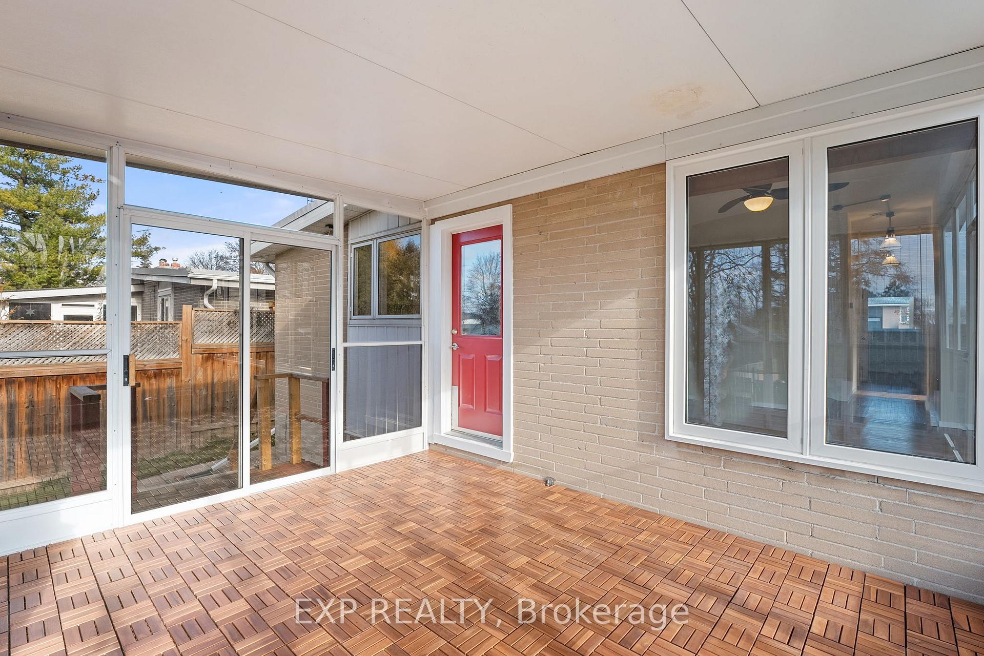 Photo 15 of 126 Hillcrest Drive, Whitby, Downtown Whitby — HOMEH