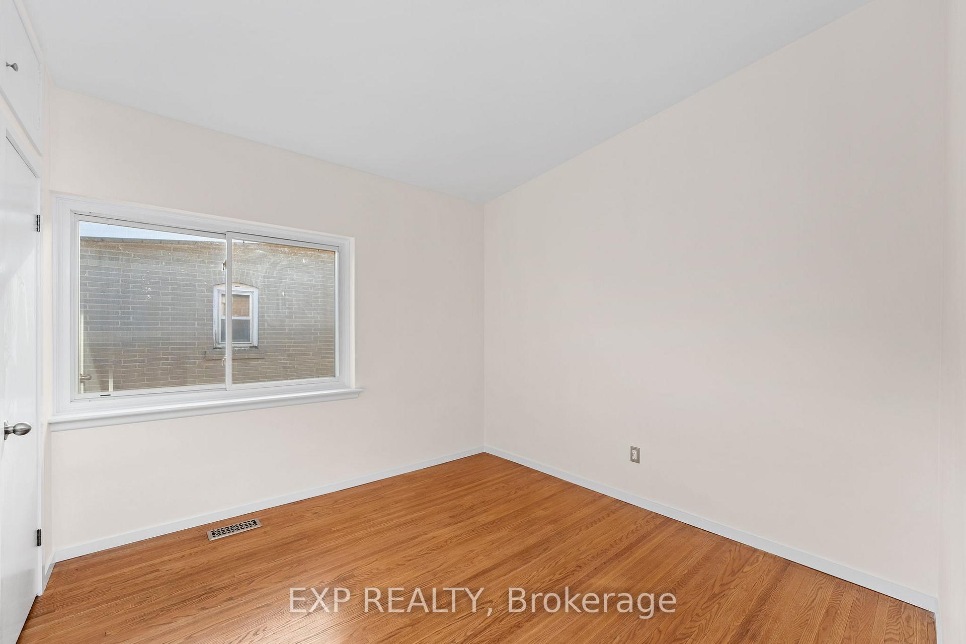 Photo 17 of 126 Hillcrest Drive, Whitby, Downtown Whitby — HOMEH