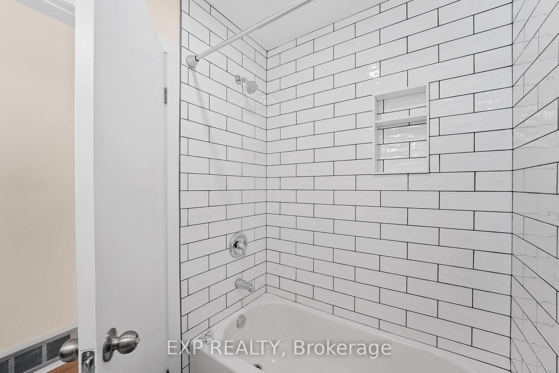 Photo 24 of 126 Hillcrest Drive, Whitby, Downtown Whitby — HOMEH
