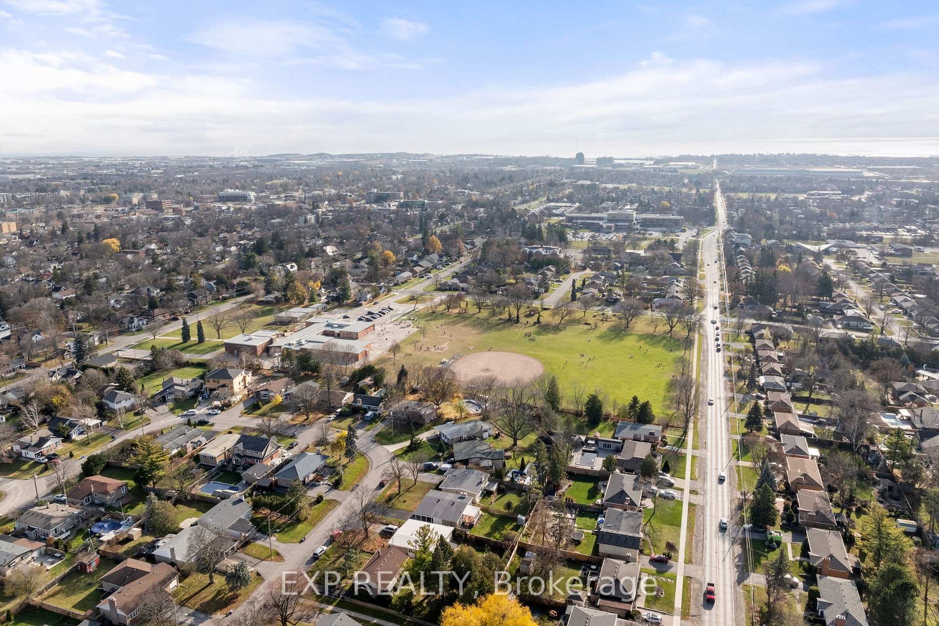 Photo 34 of 126 Hillcrest Drive, Whitby, Downtown Whitby — HOMEH