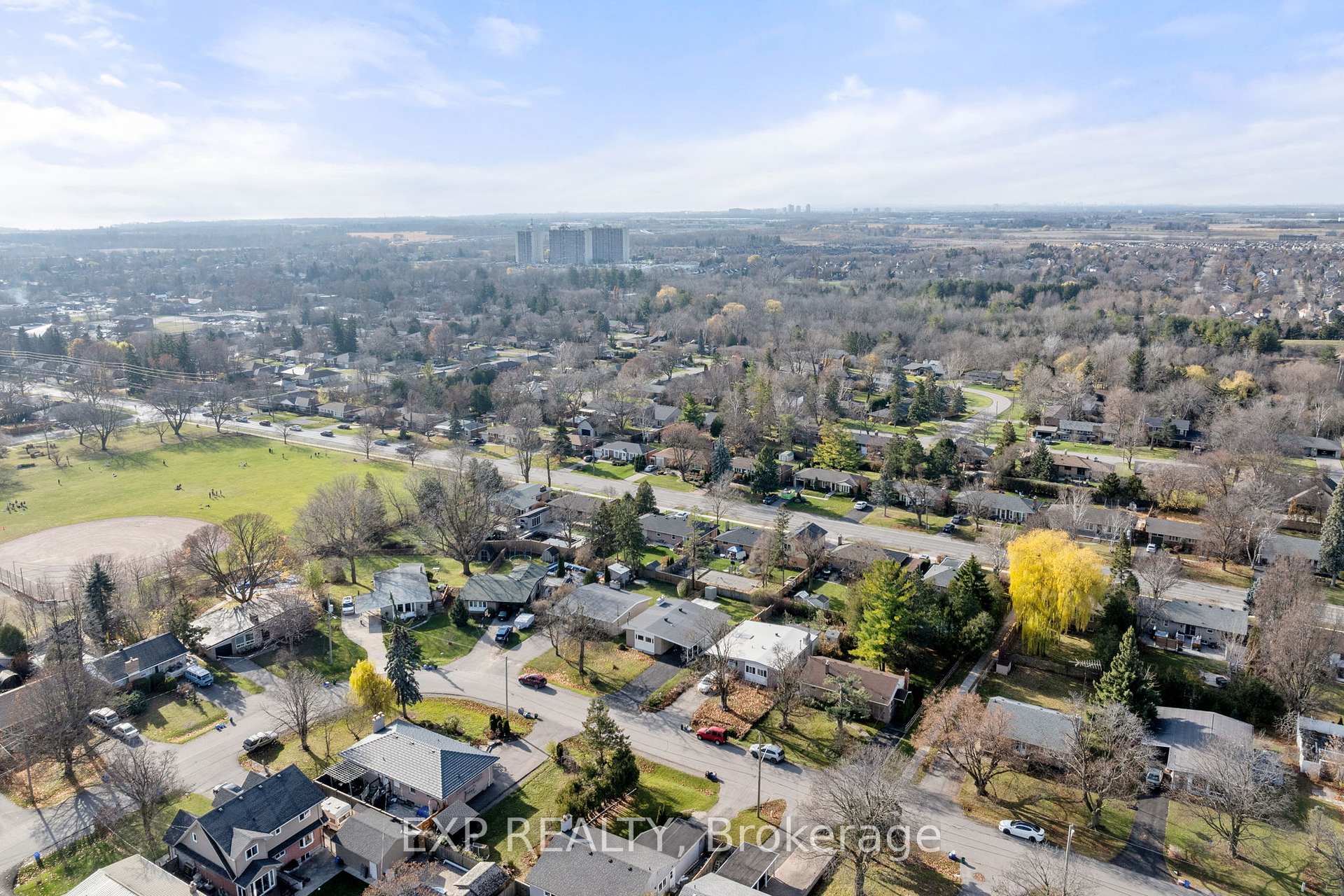Photo 35 of 126 Hillcrest Drive, Whitby, Downtown Whitby — HOMEH