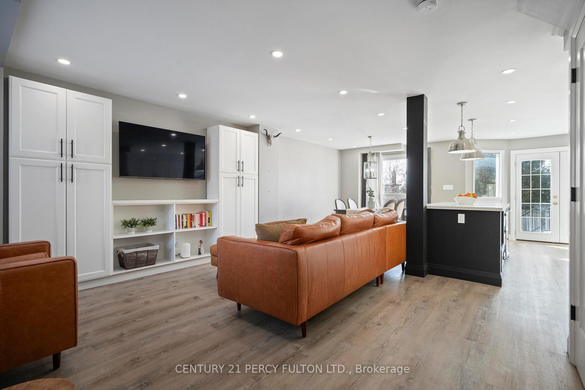 Photo 3 of 948 Attersley Drive, Oshawa, Pinecrest — HOMEH