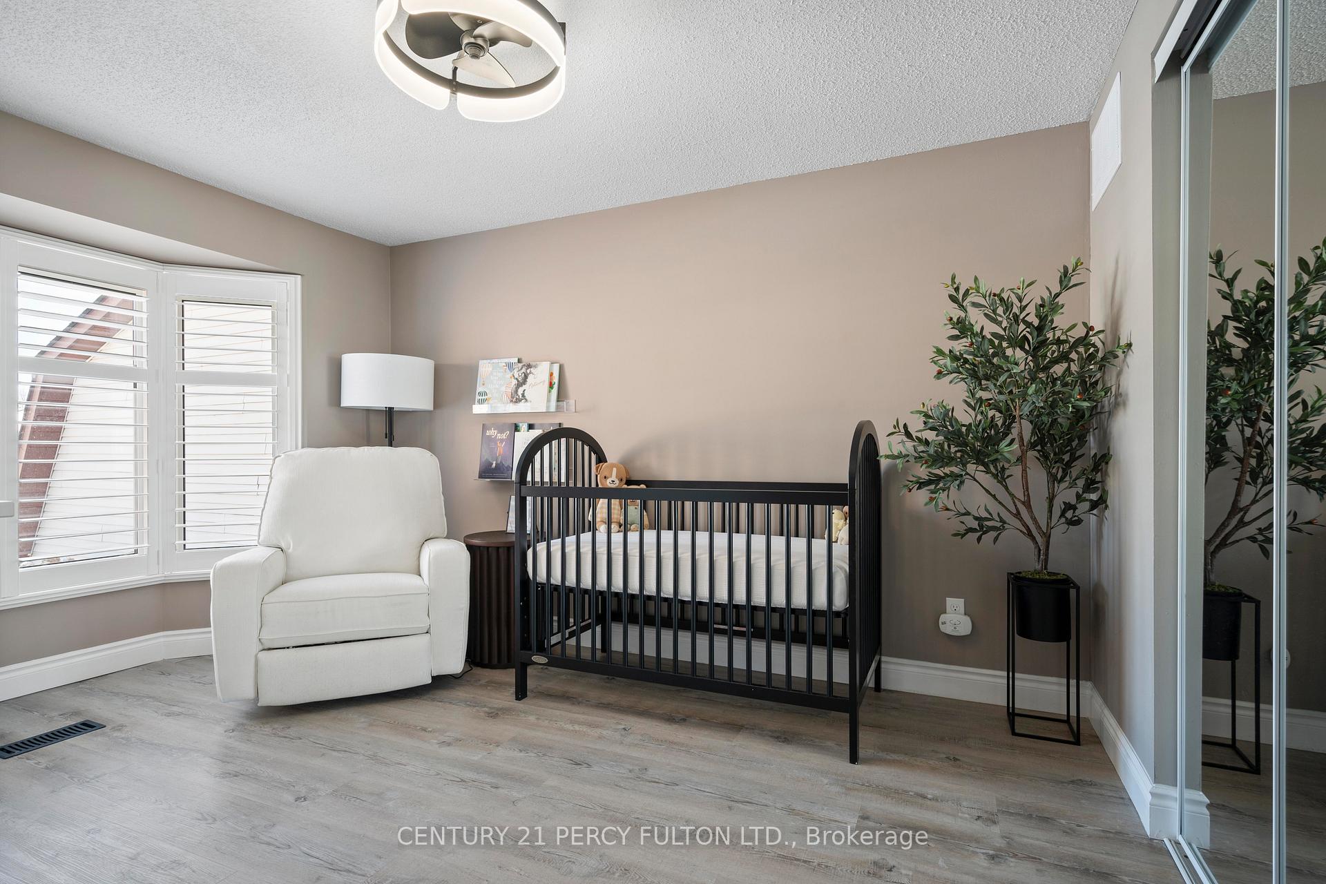 Photo 11 of 948 Attersley Drive, Oshawa, Pinecrest — HOMEH