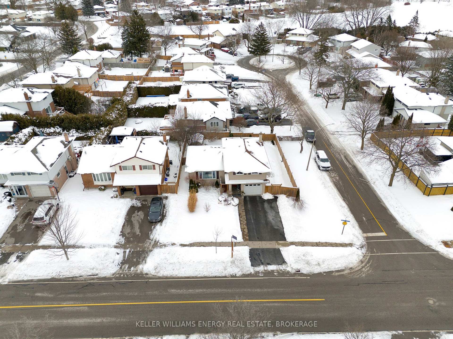 Photo 4 of 933 Central Park Boulevard N, Oshawa, Centennial — HOMEH