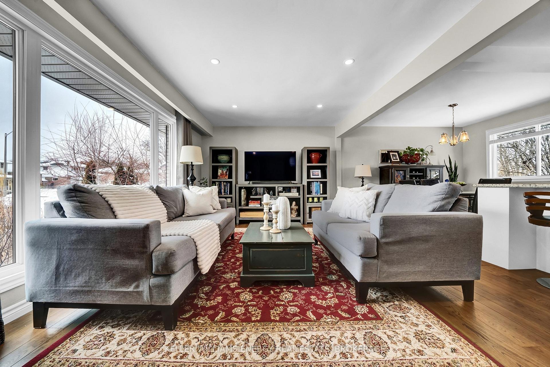 Photo 9 of 933 Central Park Boulevard N, Oshawa, Centennial — HOMEH