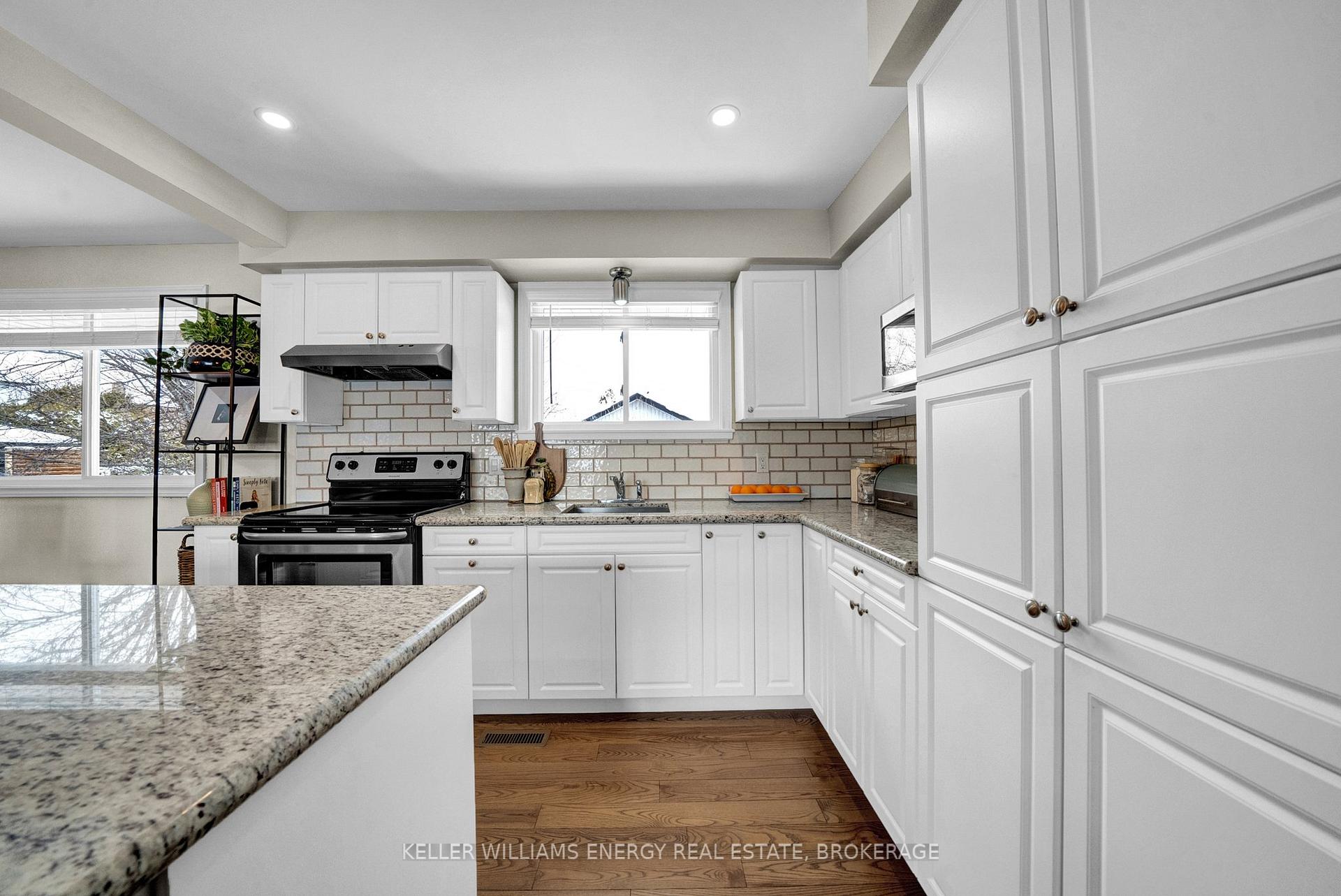 Photo 23 of 933 Central Park Boulevard N, Oshawa, Centennial — HOMEH