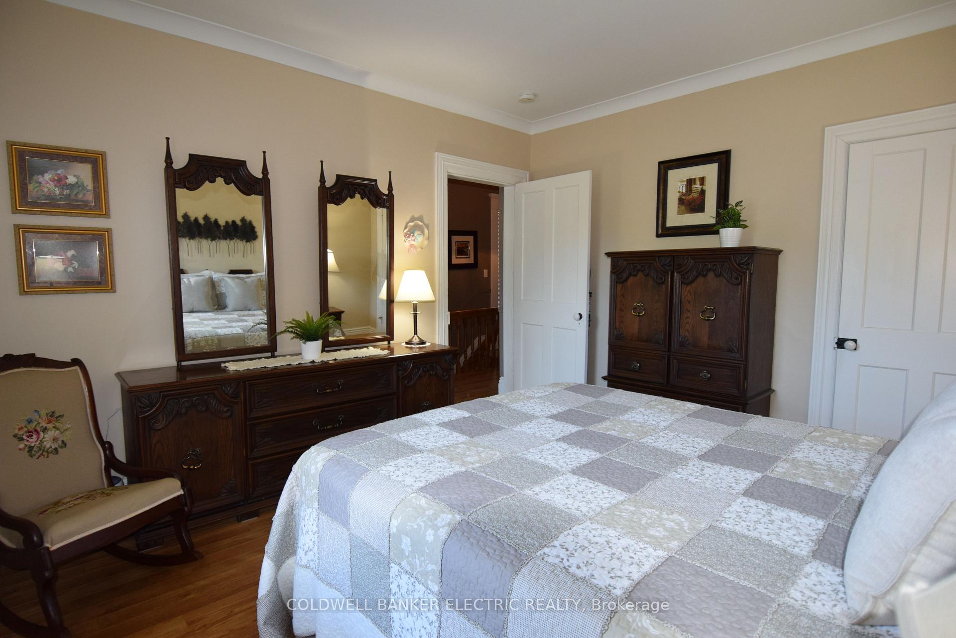 Photo 18 of 310 Pearl Avenue, Peterborough, Town Ward 3 — HOMEH