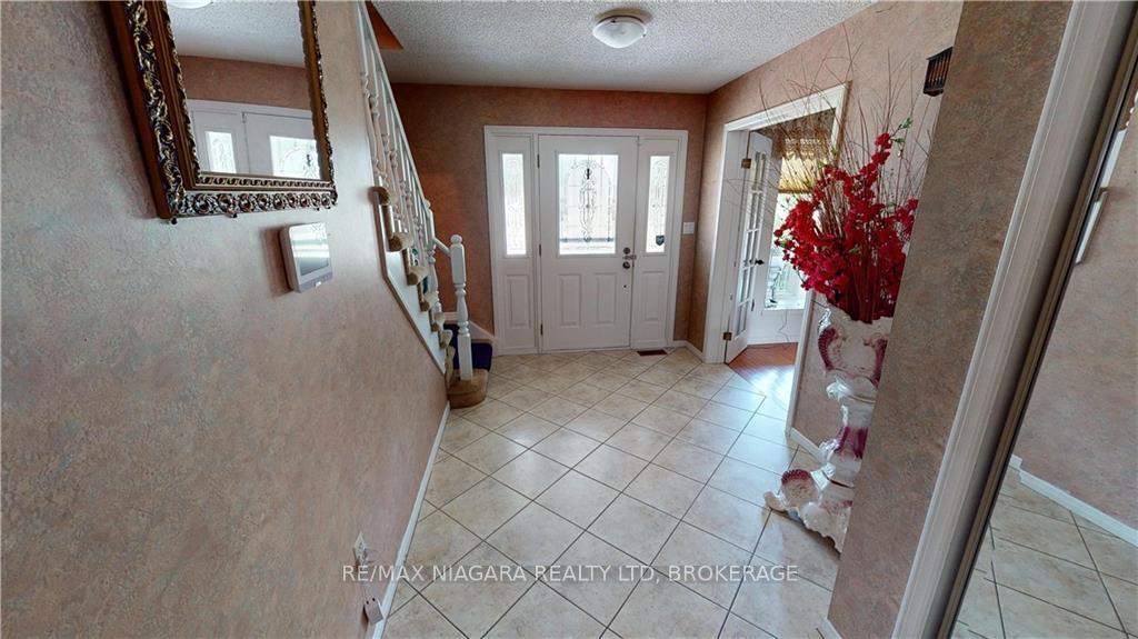 Photo 3 of 31 Wiltshire Boulevard, Welland, N. Welland — HOMEH