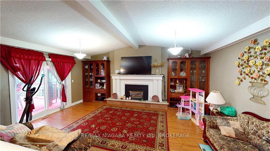 Photo 11 of 31 Wiltshire Boulevard, Welland, N. Welland — HOMEH