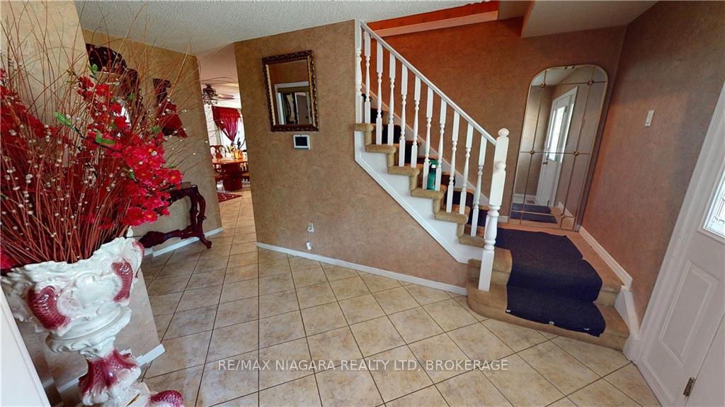 Photo 12 of 31 Wiltshire Boulevard, Welland, N. Welland — HOMEH
