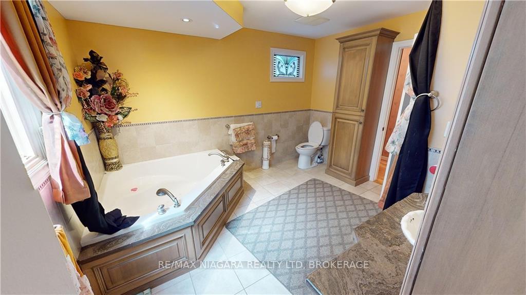 Photo 17 of 31 Wiltshire Boulevard, Welland, N. Welland — HOMEH