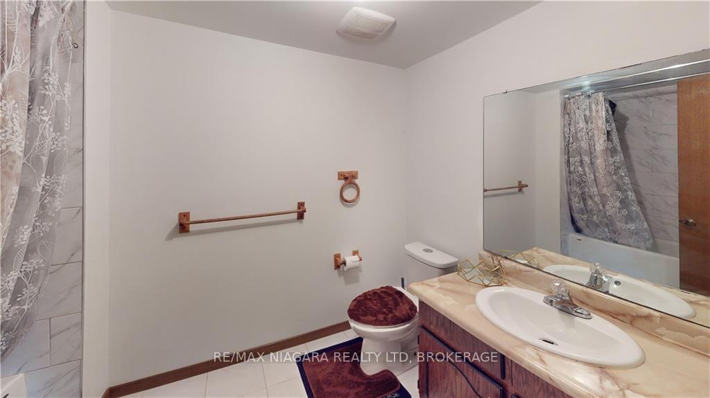 Photo 24 of 31 Wiltshire Boulevard, Welland, N. Welland — HOMEH