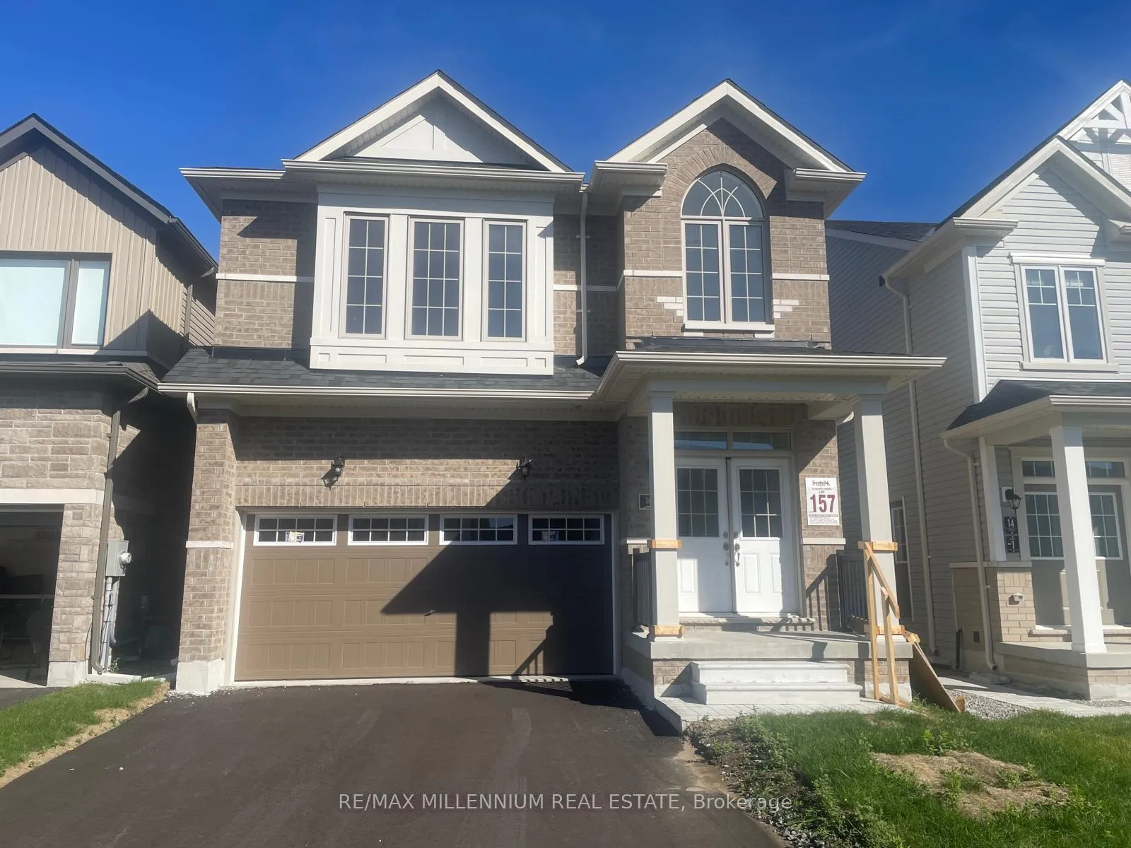 Photo 2 of 16 Tamworth Terrace, Barrie, Rural Barrie Southeast — HOMEH