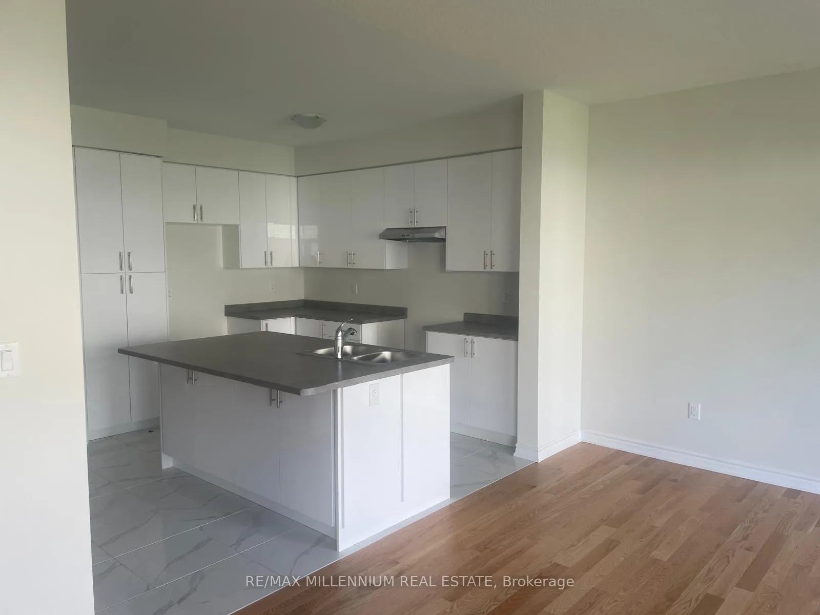 Photo 5 of 16 Tamworth Terrace, Barrie, Rural Barrie Southeast — HOMEH