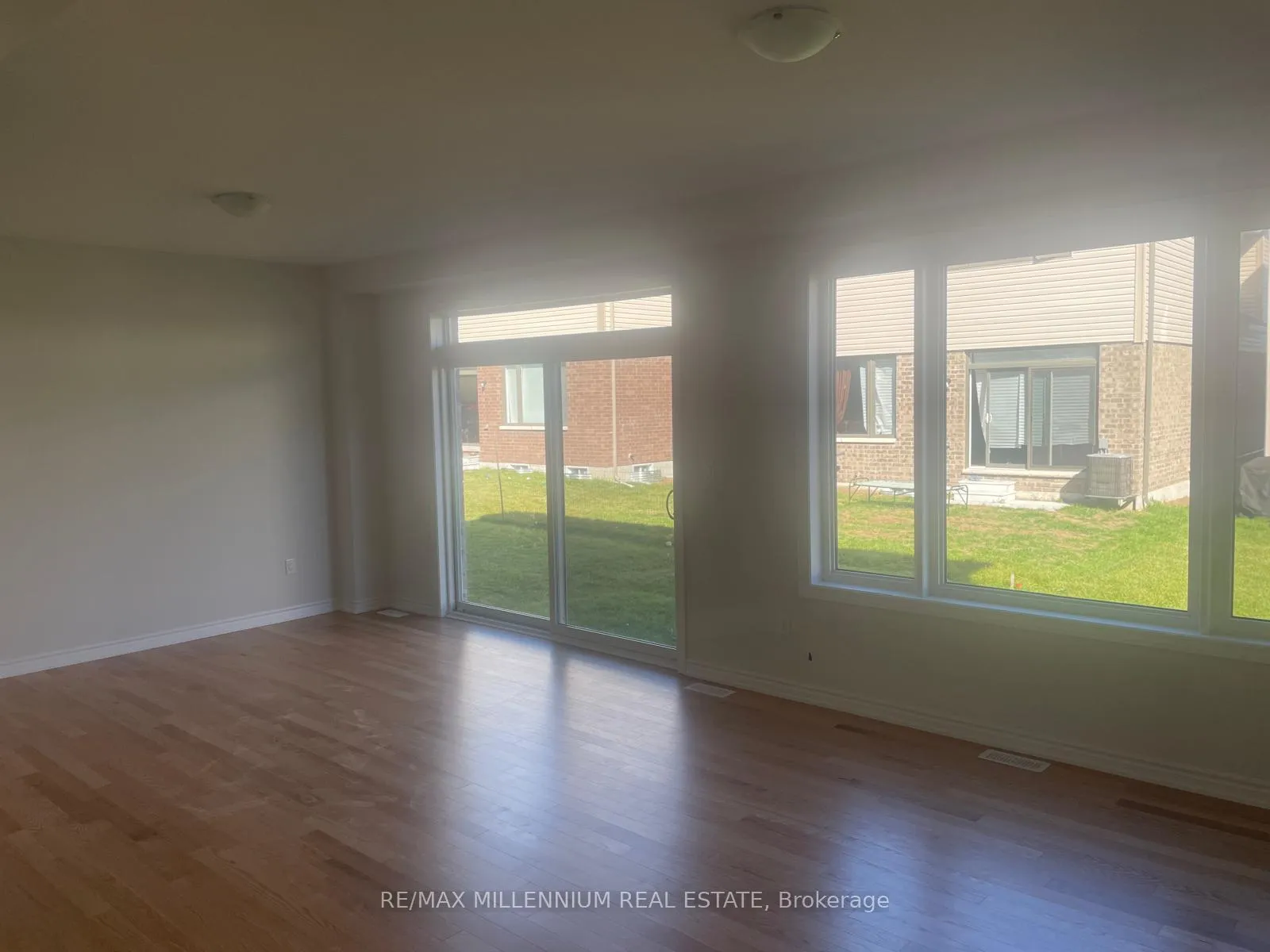 Photo 8 of 16 Tamworth Terrace, Barrie, Rural Barrie Southeast — HOMEH