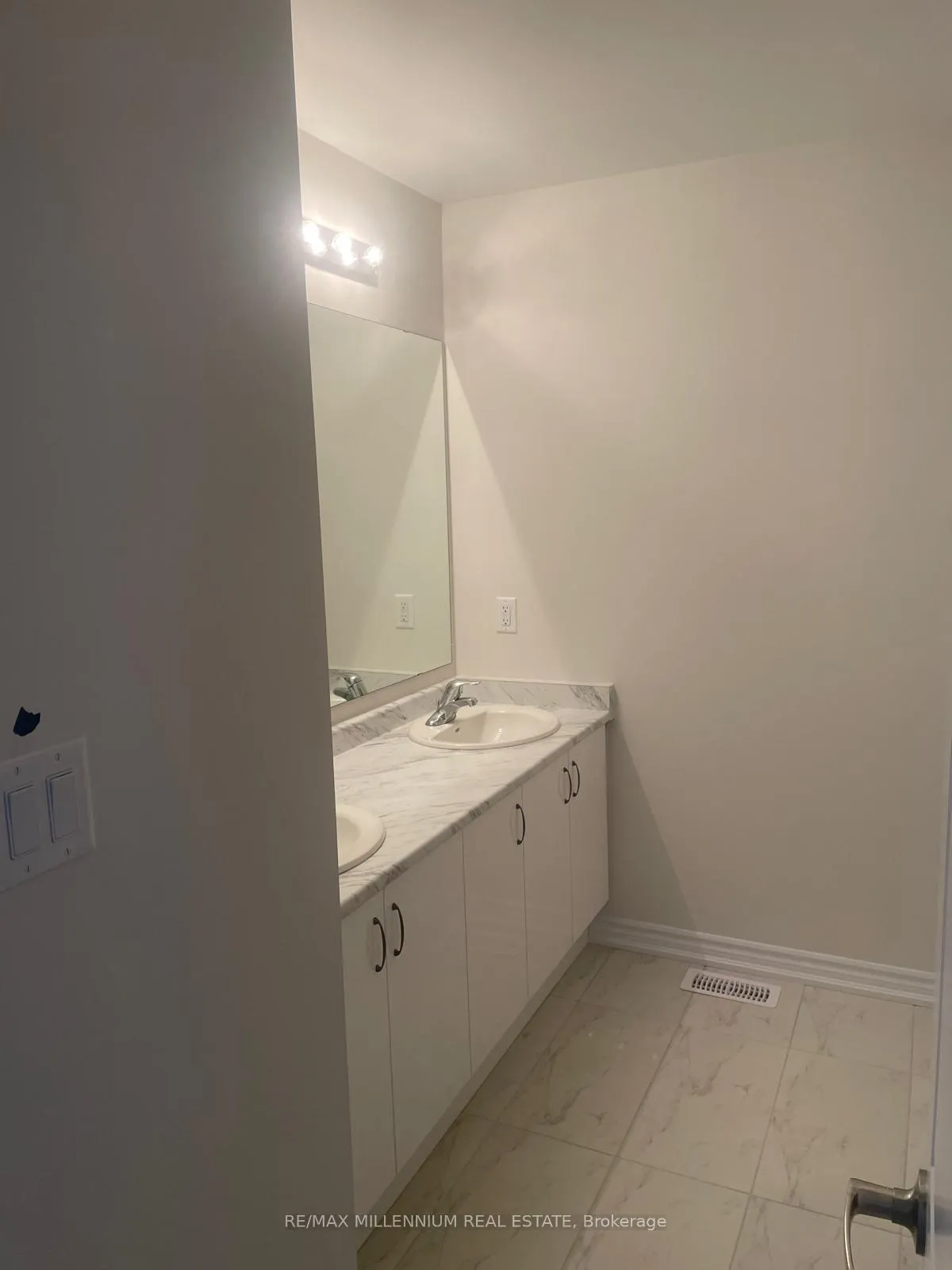 Photo 13 of 16 Tamworth Terrace, Barrie, Rural Barrie Southeast — HOMEH
