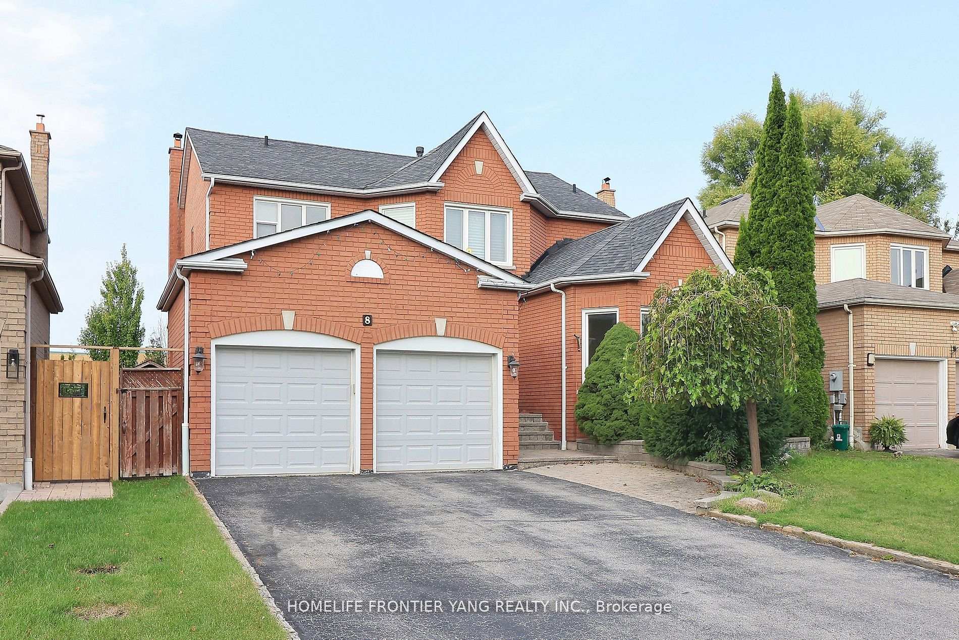 Photo 2 of 8 Wigston Court, Whitby, Rolling Acres — HOMEH