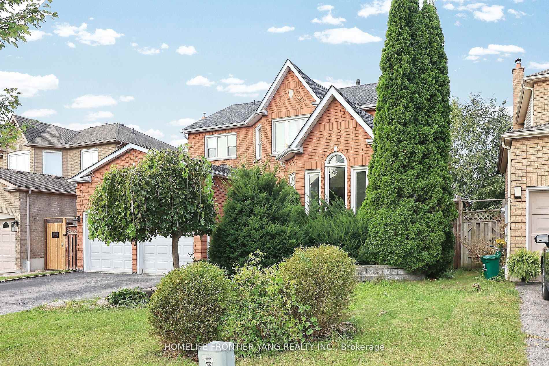 Photo 3 of 8 Wigston Court, Whitby, Rolling Acres — HOMEH