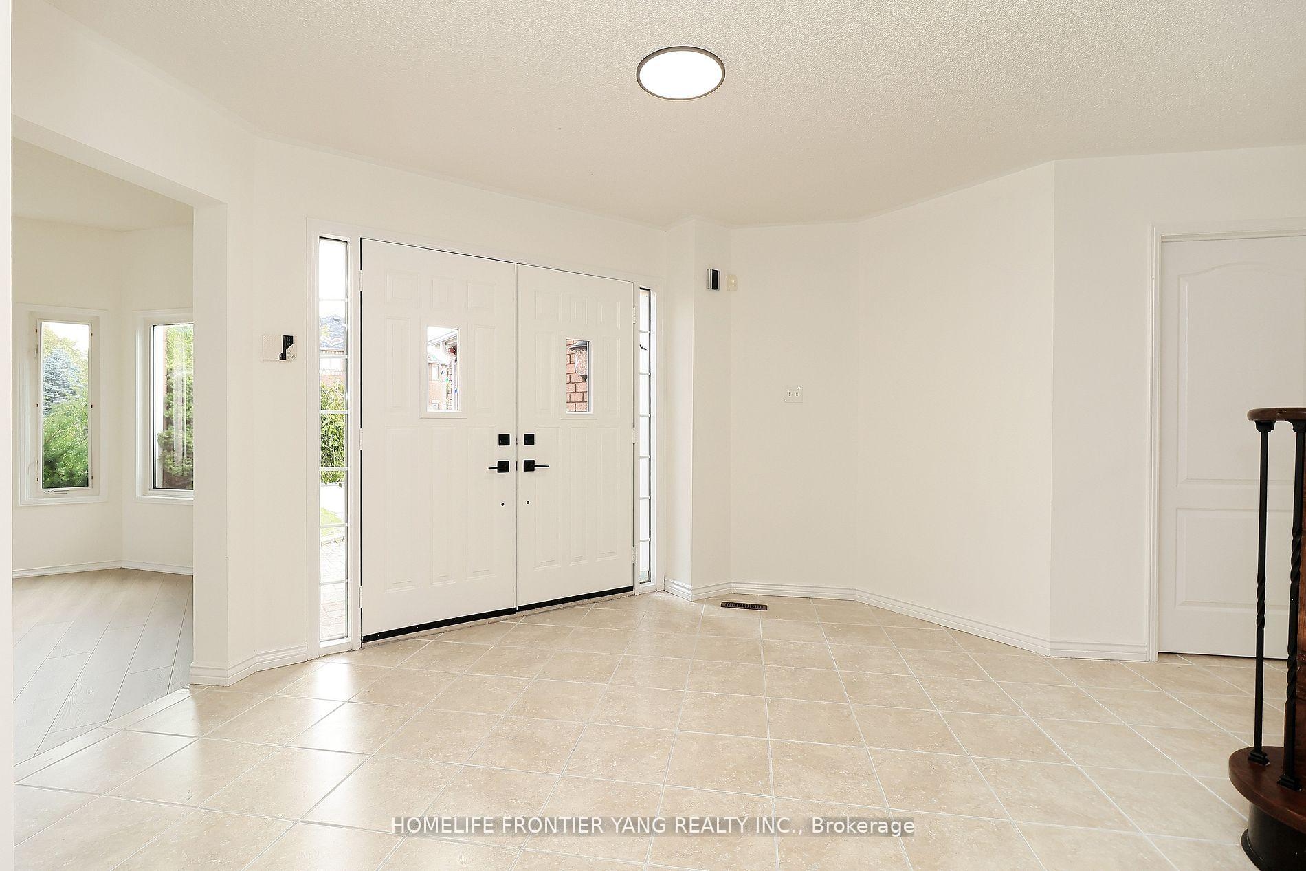 Photo 4 of 8 Wigston Court, Whitby, Rolling Acres — HOMEH