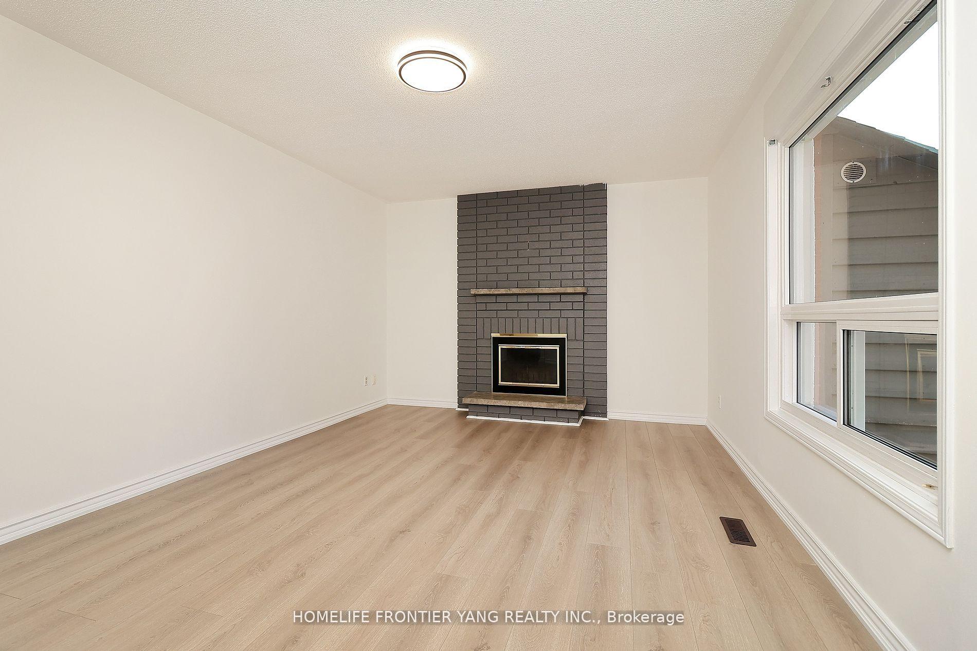 Photo 10 of 8 Wigston Court, Whitby, Rolling Acres — HOMEH