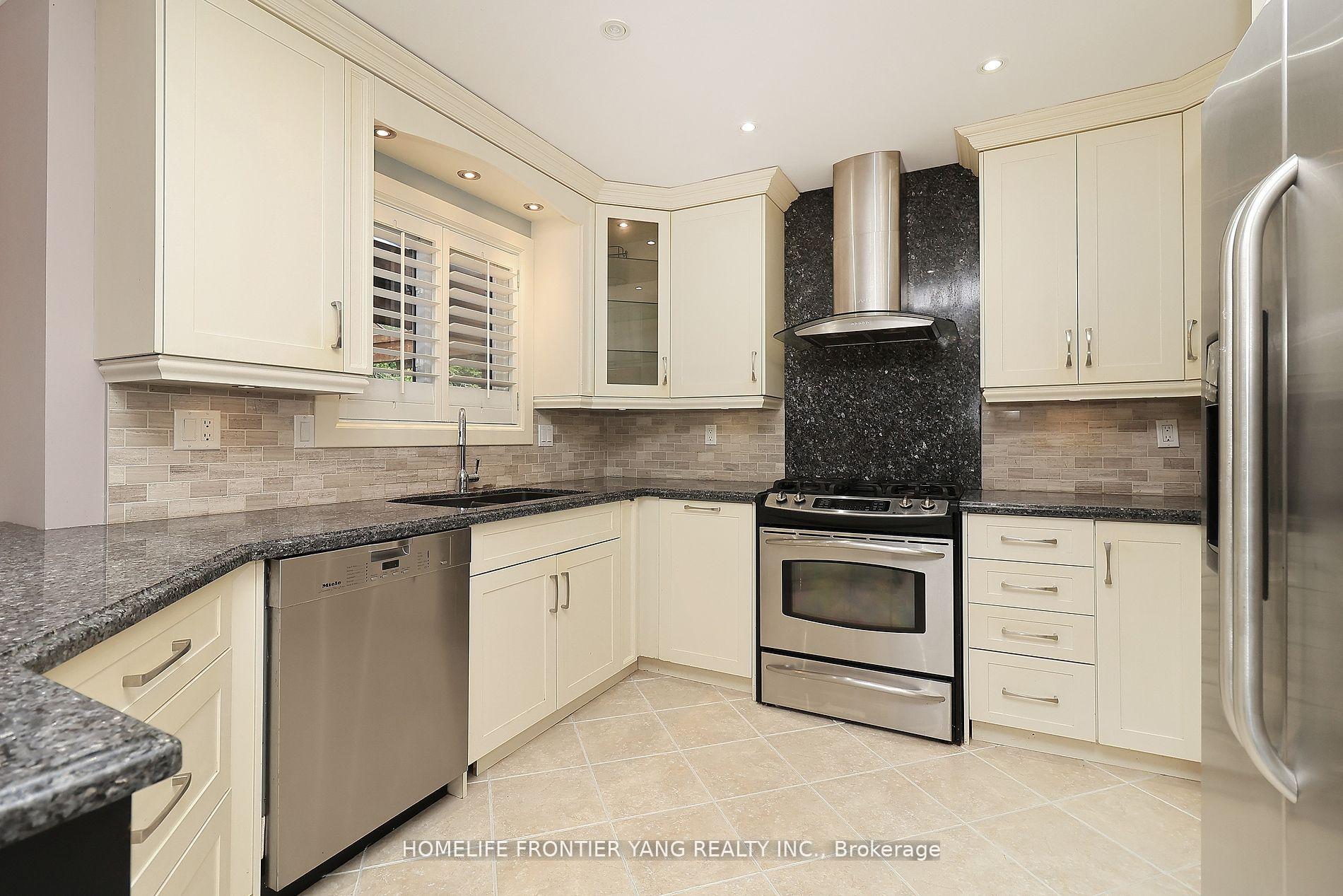 Photo 11 of 8 Wigston Court, Whitby, Rolling Acres — HOMEH