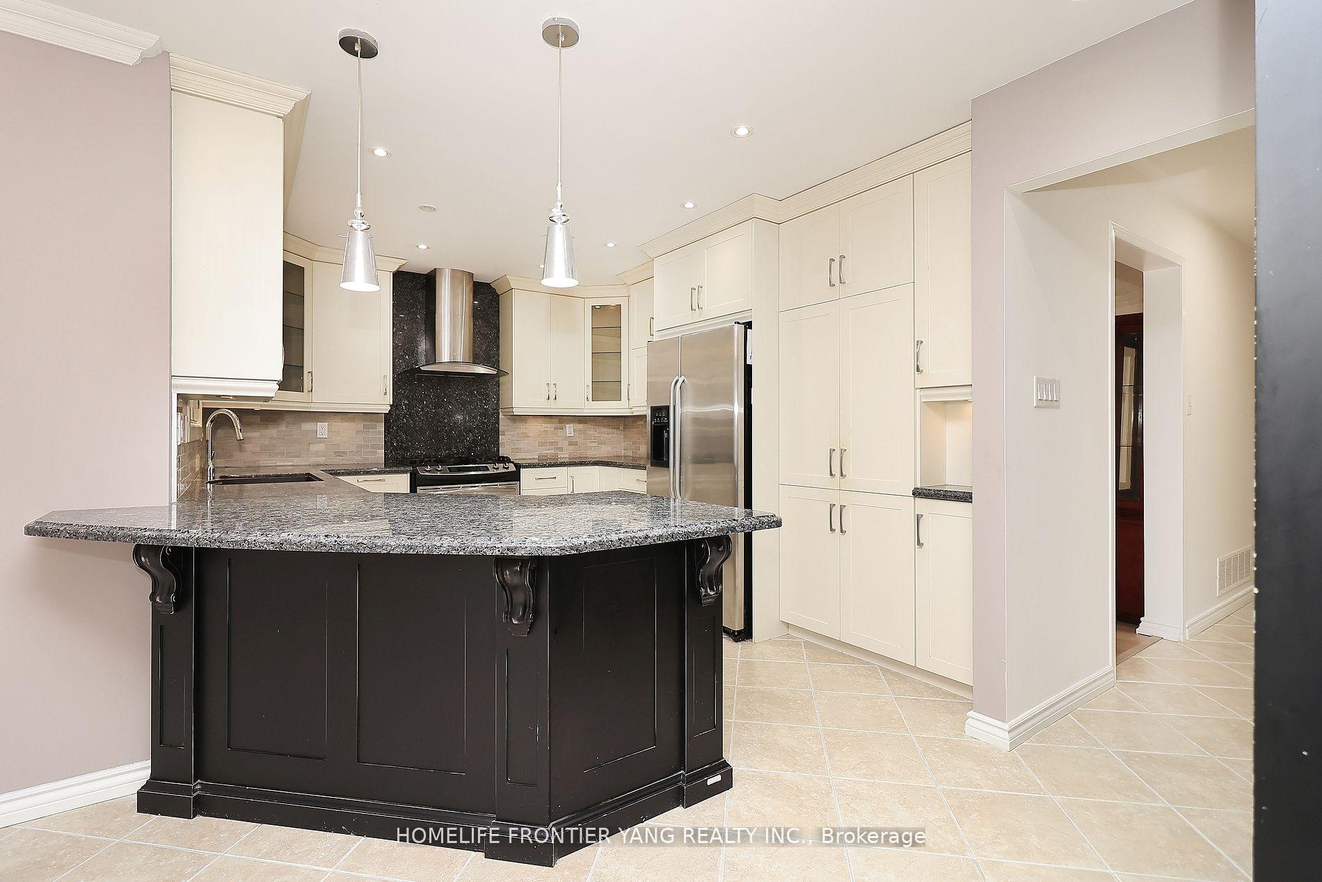 Photo 15 of 8 Wigston Court, Whitby, Rolling Acres — HOMEH