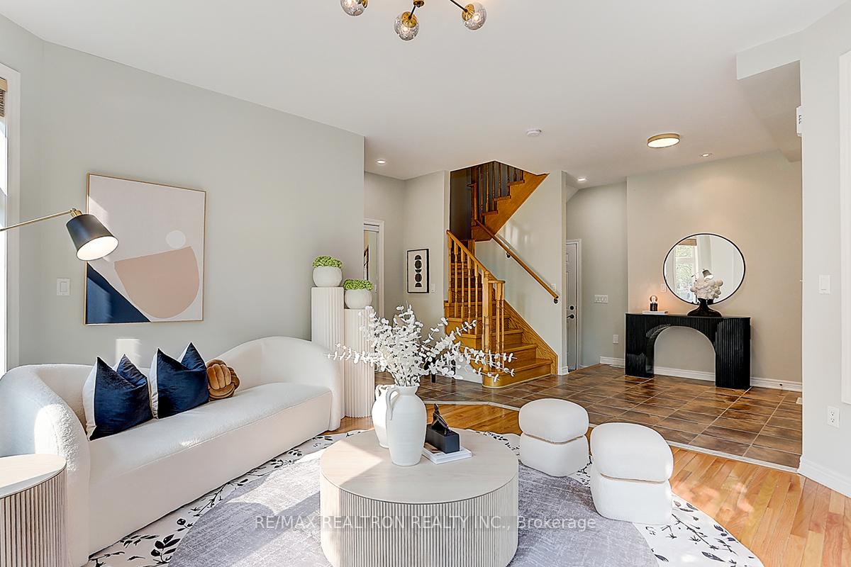Photo 5 of 2 Henry Peters Lane, Vaughan, East Woodbridge — HOMEH