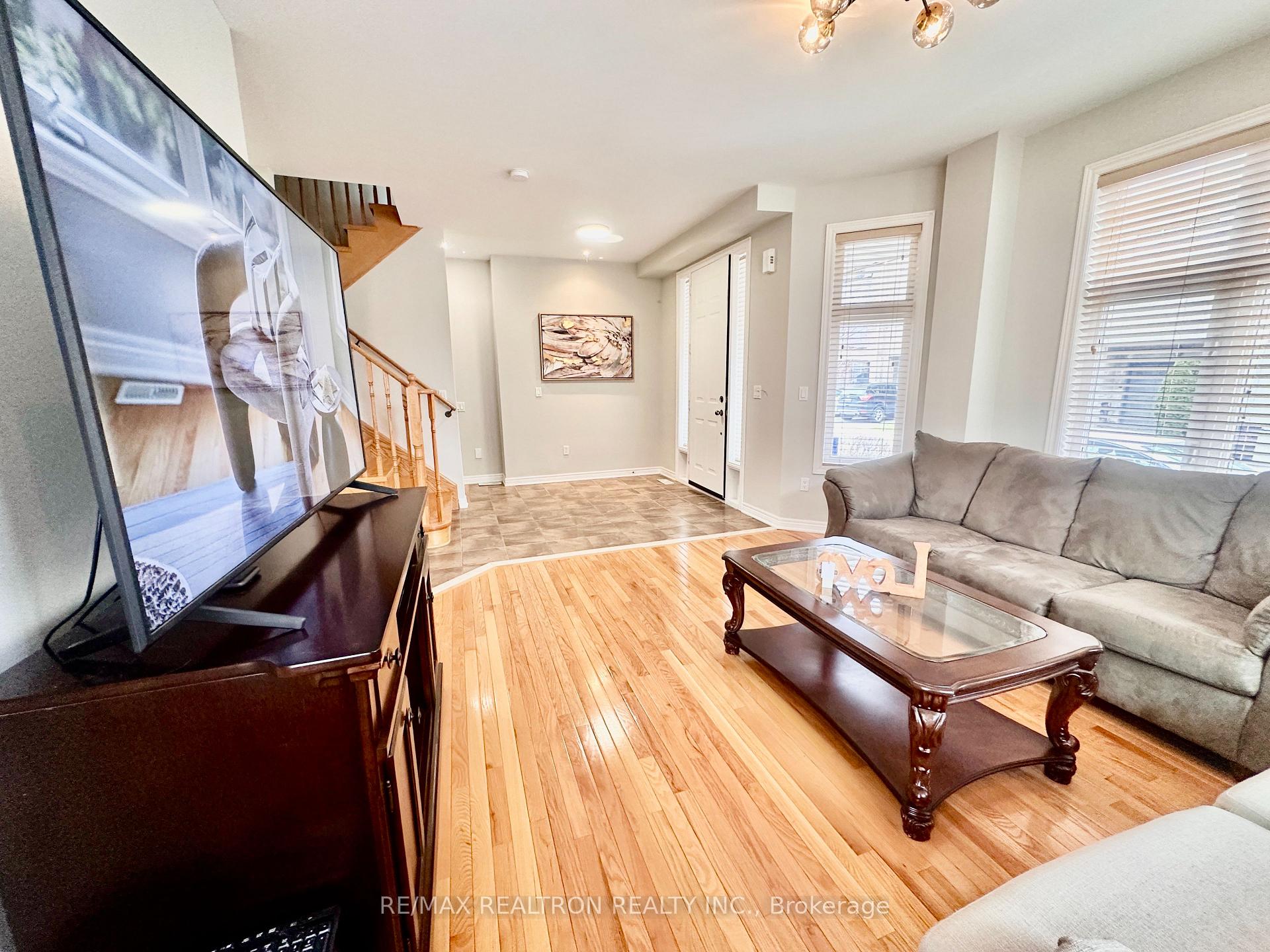 Photo 7 of 2 Henry Peters Lane, Vaughan, East Woodbridge — HOMEH