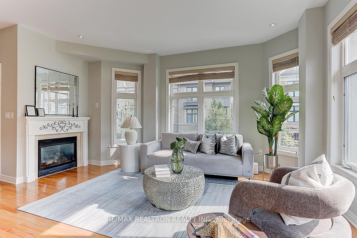 Photo 9 of 2 Henry Peters Lane, Vaughan, East Woodbridge — HOMEH