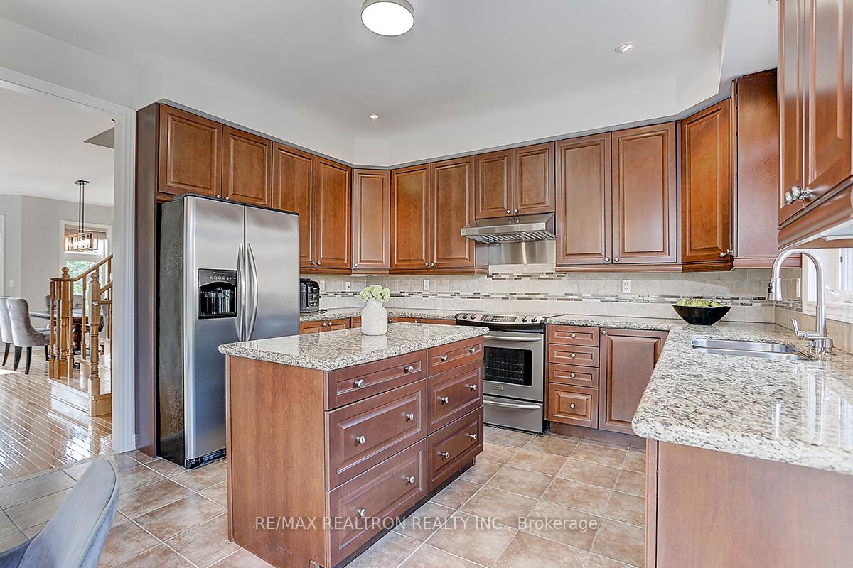 Photo 14 of 2 Henry Peters Lane, Vaughan, East Woodbridge — HOMEH