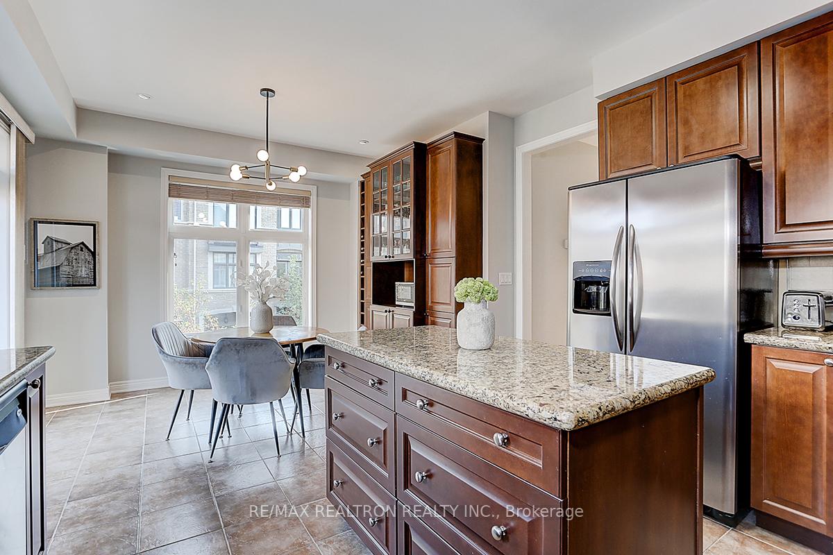 Photo 15 of 2 Henry Peters Lane, Vaughan, East Woodbridge — HOMEH