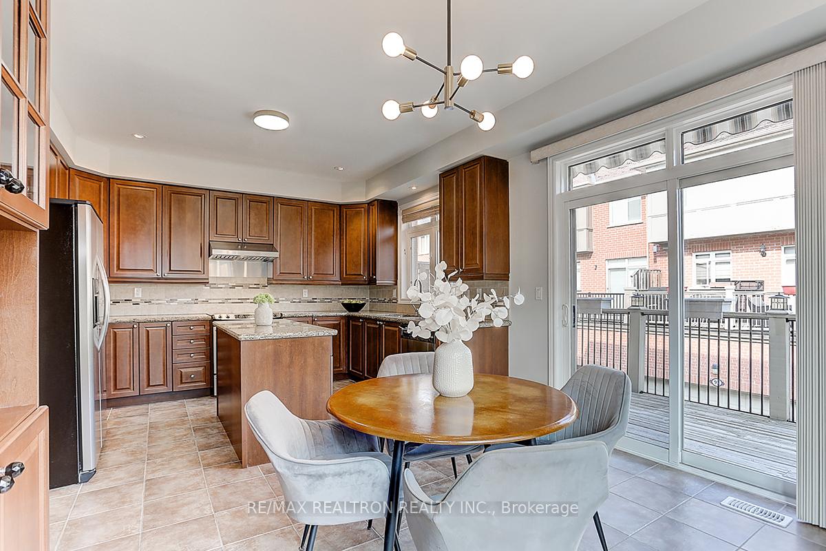 Photo 16 of 2 Henry Peters Lane, Vaughan, East Woodbridge — HOMEH