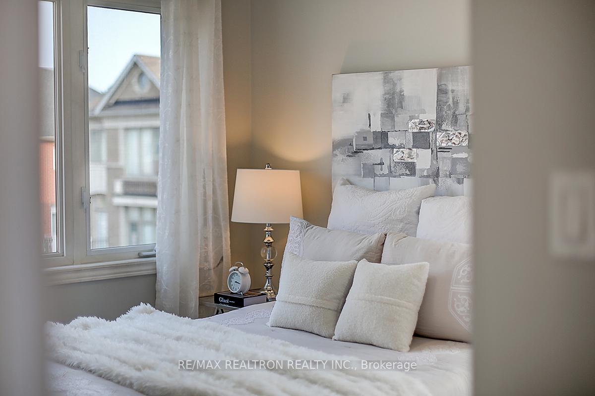 Photo 28 of 2 Henry Peters Lane, Vaughan, East Woodbridge — HOMEH