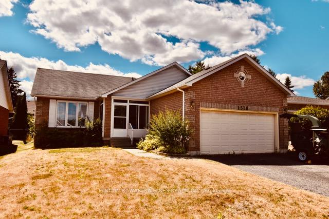 Front of 1528 Glenforest Crescent