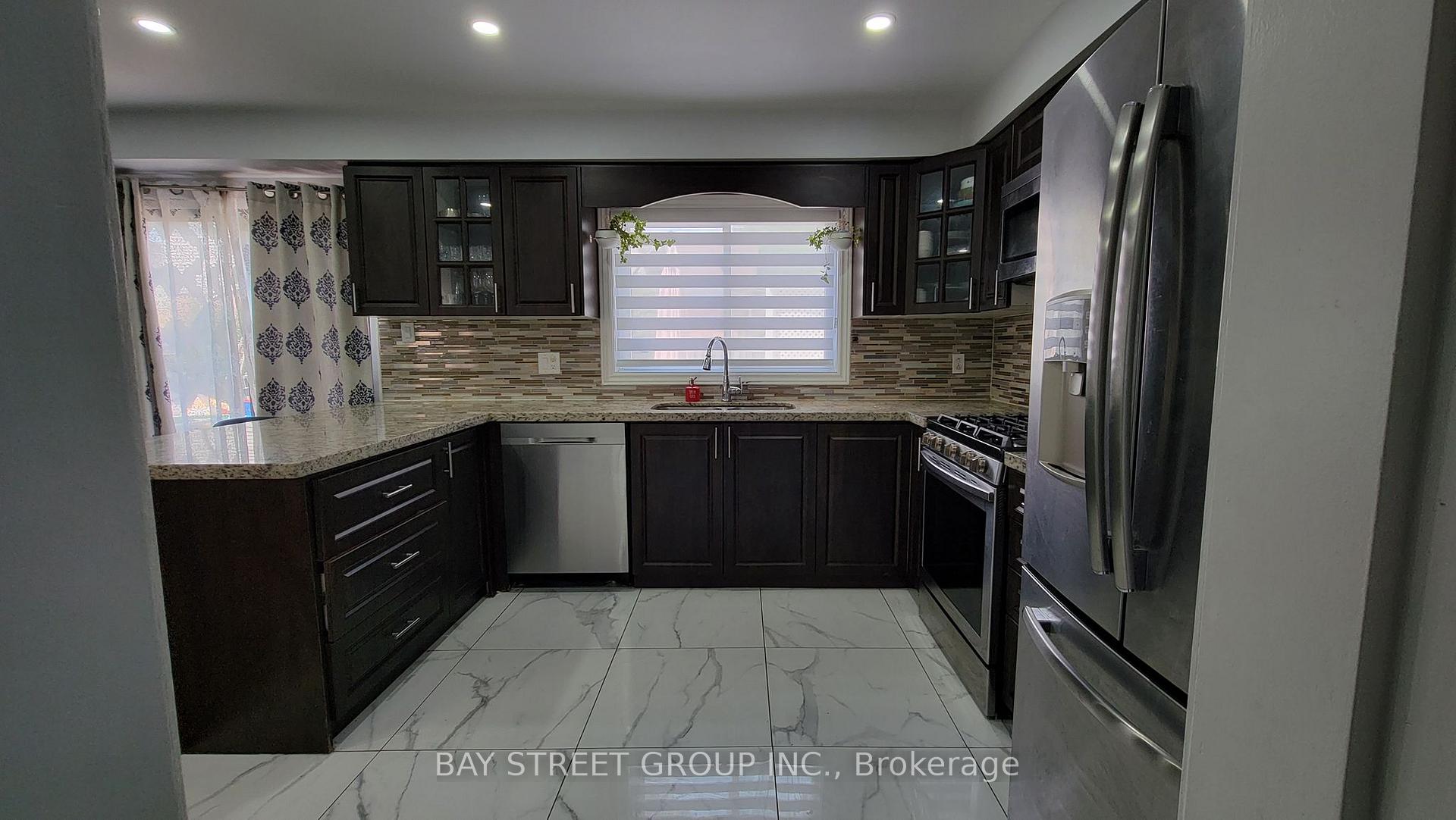 Photo 4 of 26 Ducatel Crescent, Ajax, Central — HOMEH